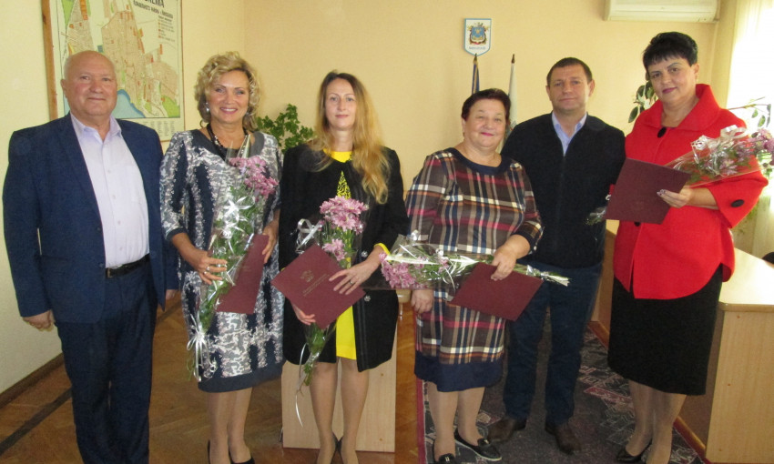 Педагоги Николаева начали принимать поздравления с профессиональным праздником