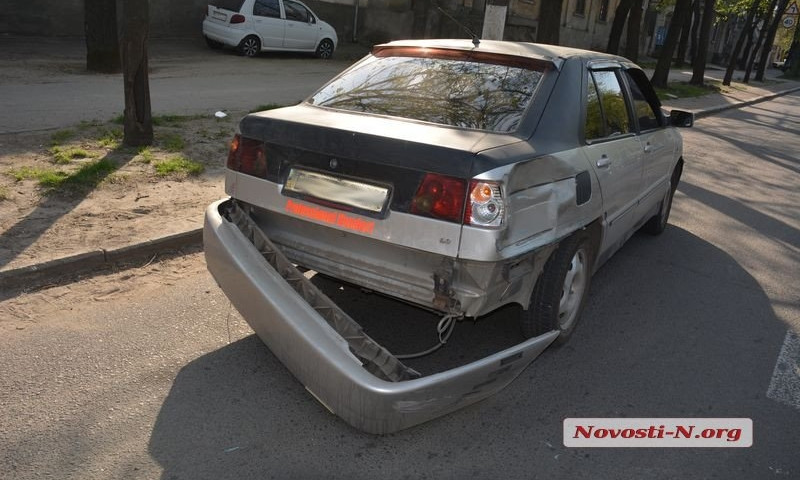 В Николаеве столкнулись грузовик и иномарка