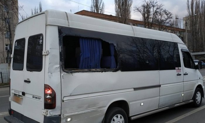 В Николаеве зерновоз въехал в маршрутку — пострадала пассажирка