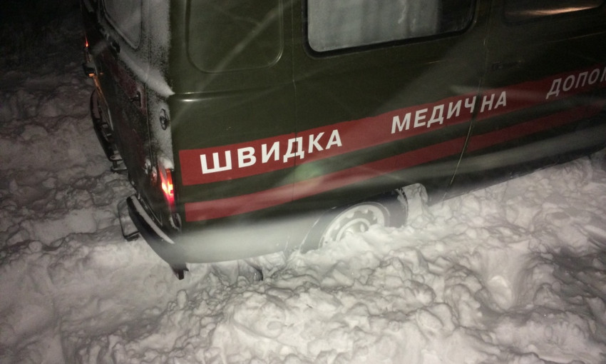 Непогода продолжает хозяйничать: из снежных заносов спасатели вытащили четыре автомобиля