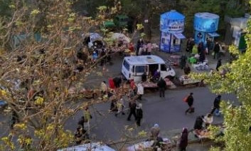 Ярмарка в Николаеве на Колодезной работает в обычном режиме, хотя объявлен карантин выходного дня 