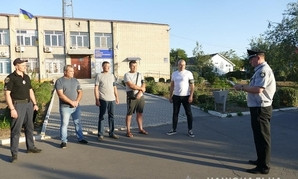 Члены общественного формирования «Дозор» патрулируют в Коблево