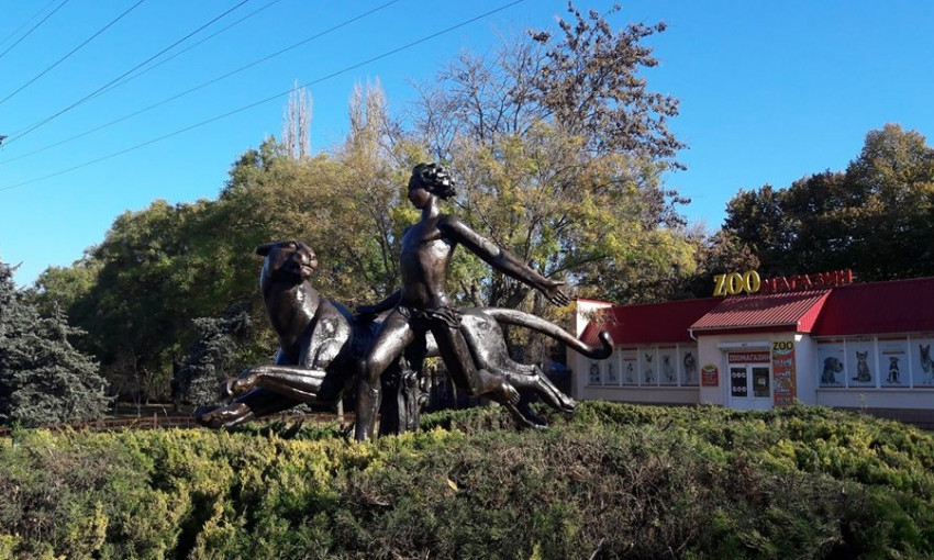 Завершена реставрация скульптурной экспозии «Маугли и Багипа» возле Николаевского зоопарка