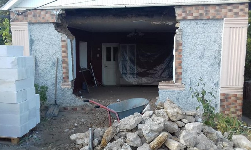 На Николаевщине автомобиль пробил стену частного дома