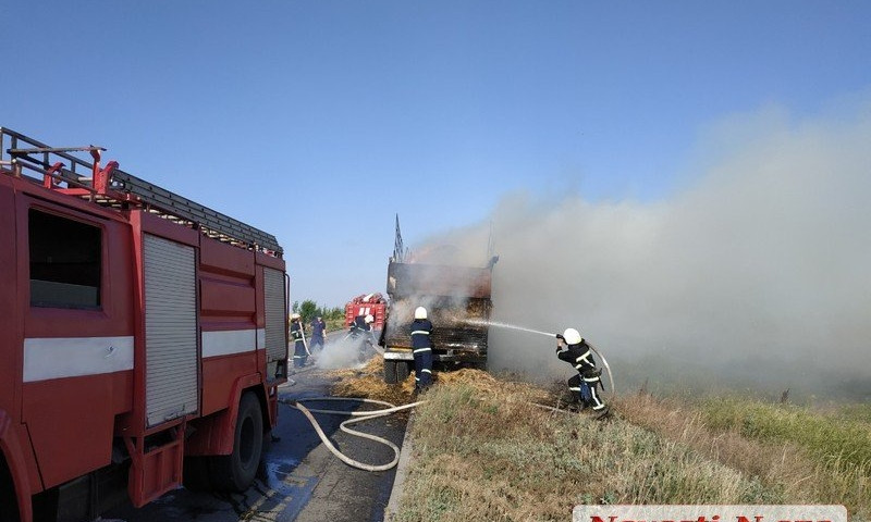 На объездной дороге под Николаевом загорелся полуприцеп седельного тягача «МАЗ»