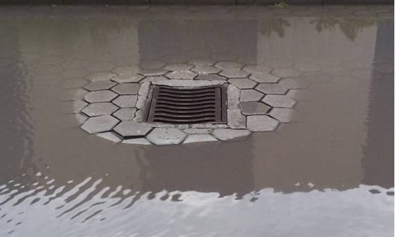 После дождя утонула целая улица в Николаеве