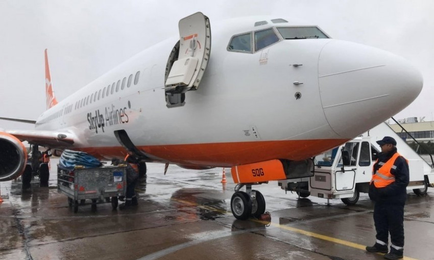 Рейсы из Николаевского аэропорта из-за погодных условий перенесли в Одессу