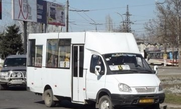 В Николаеве водителя маршрутки, из которой выпала пенсионерка, отстранили от работы 