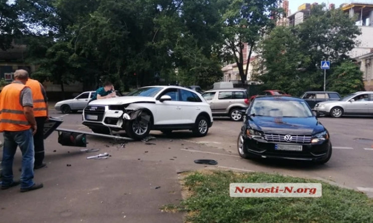 В Николаеве в результате ДТП пострадал светофор