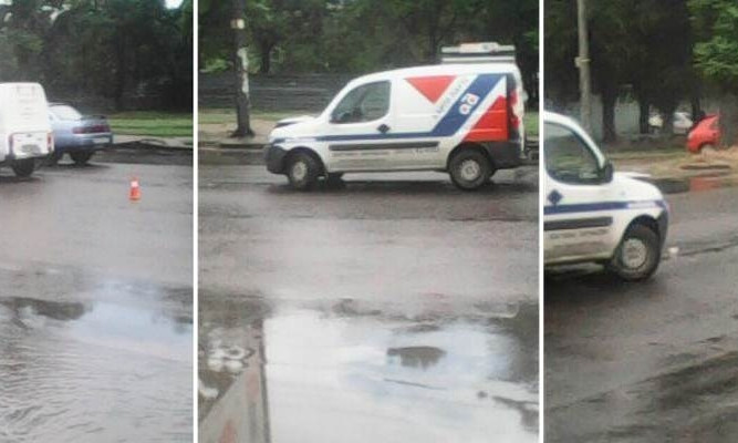 Из-за дождя в Николаеве столкнулись два автомобиля