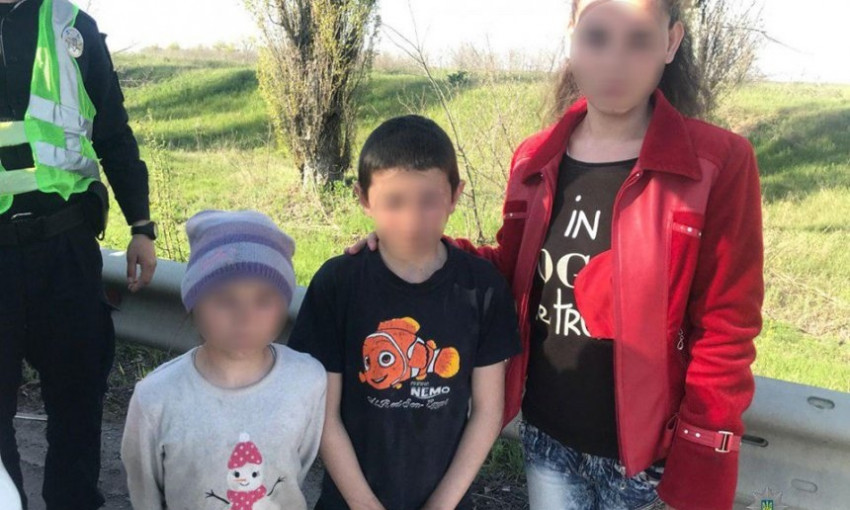 Двое несовершеннолетних детей шли пешком по трассе из Херсона в Николаев — их пытались похитить