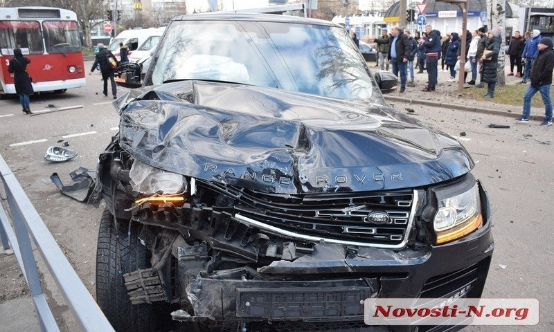Водитель Range Rover, перевернувшего маршрутку в центре Николаева, задержан