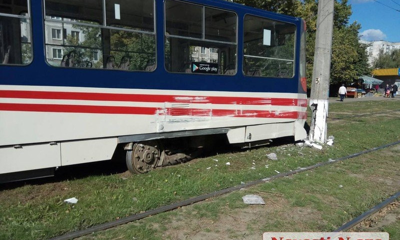 В Николаеве на Космонавтов с рельсов сошел трамвай: движение электротранспорта заблокировано