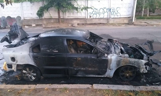 Поджигатели машины главы николаевского «Нацкорпуса» нашлись сами