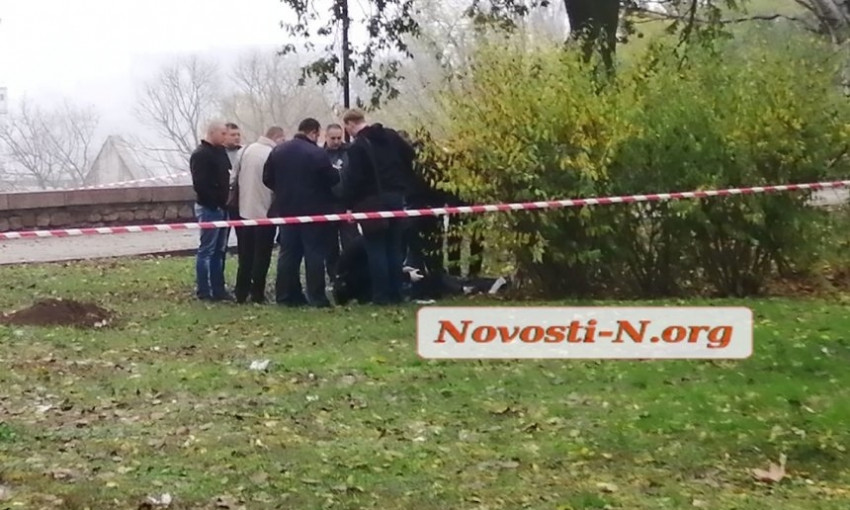 В Николаеве под зданием мэрии найден труп с множественными ножевыми ранениями