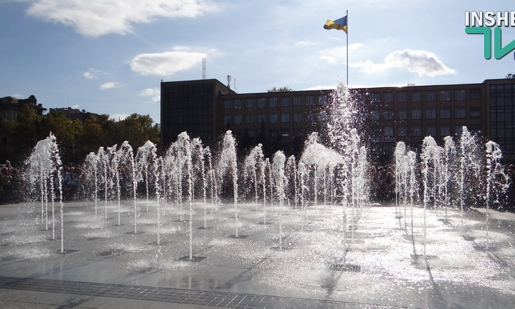 Запуск фонтанов на Соборной площади - власти Николаева ждут погоды 