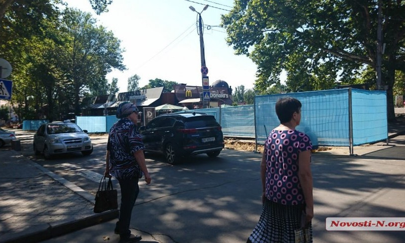 Улица Адмирала Макарова стала опасной для водителей и пешеходов