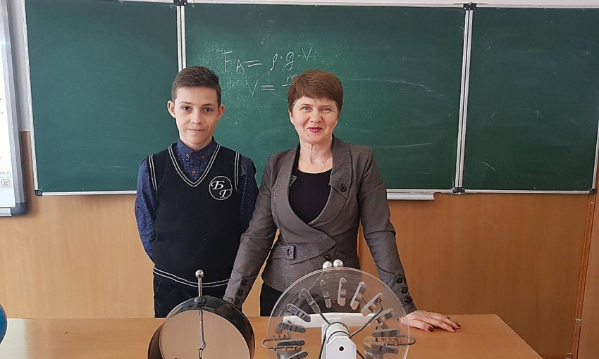 Президент Украины Владимир Зеленский присвоил педагогу из Баштанки звание заслуженной учитель Украины