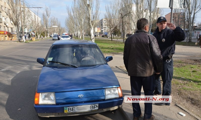 В Николаеве автомобиль сбил человека на пешеходном переходе