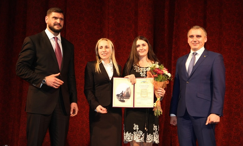 60 николаевских студентов получили стипендию от Александра Сенкевича
