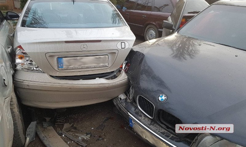 В Николаеве водитель «Тойоты» спровоцировал аварию с шестью машинами