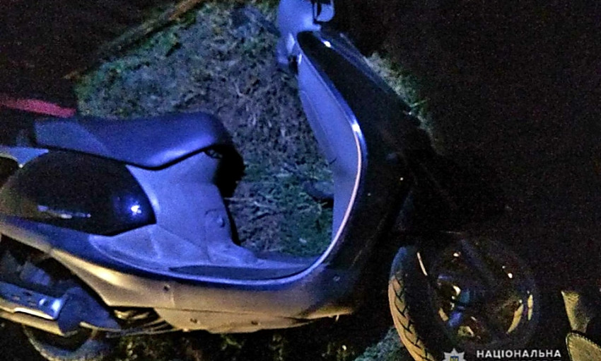 В Березанке водитель мопеда врезался в забор и скончался в «скорой» по дороге в больницу