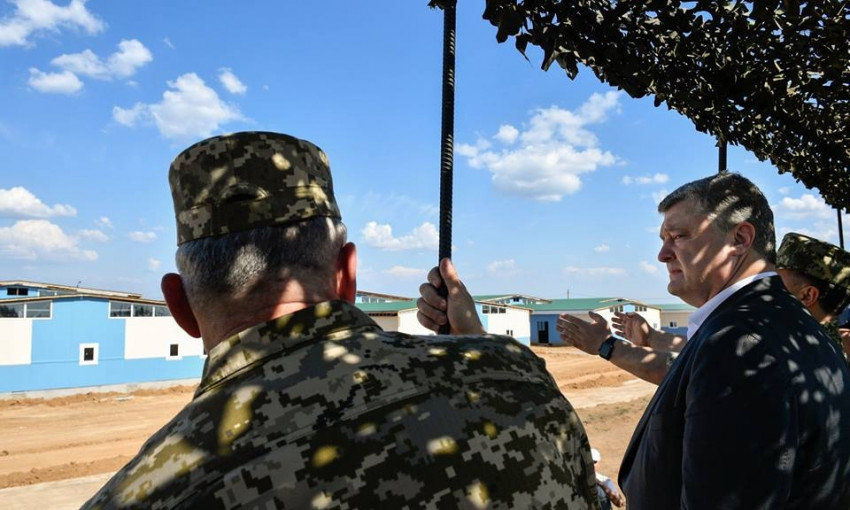 Президент Украины Петр Порошенко остался довольным визитом на полигон «Широкий лан»