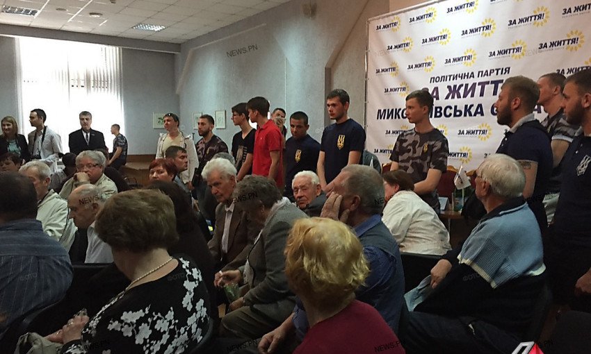 Неудачная попытка: праворадикалы хотели сорвать встречу народного депутата Евгения Мураева с его сторонниками