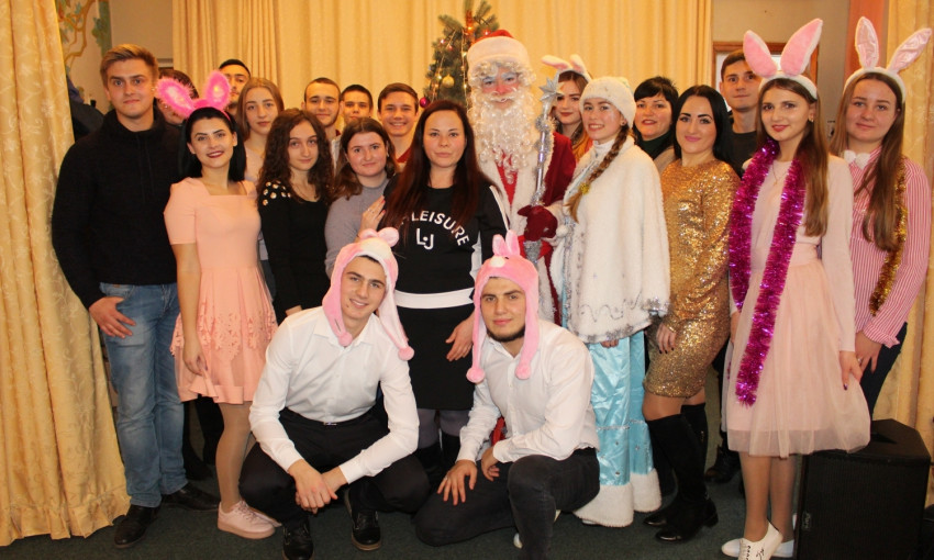 Студенты Николаевской «аграрки» поздравили с новогодними праздниками детей с инвалидностью