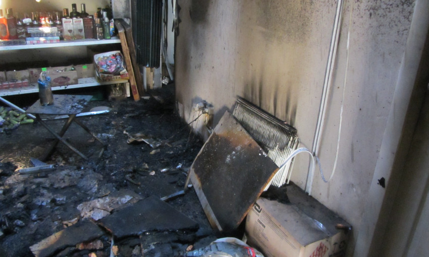 В Николаевской области на рассвете по неизвестным причинам загорелся продуктовый магазин