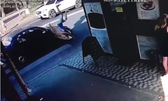 Появилось видео аварии: автомобиль сбивает мужчину на пешеходном переходе