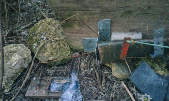 На территории Михайловского охотничьего угодья находчивый браконьер изобрел устройство для ловли зверей