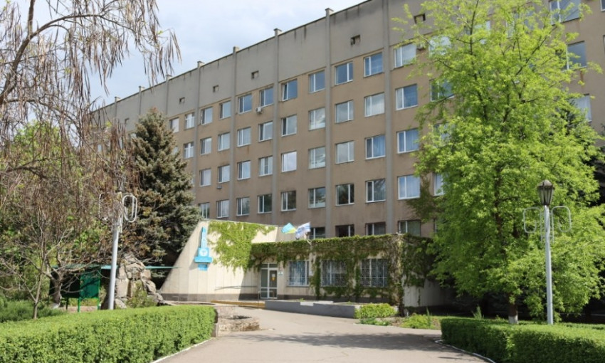 В Николаевскую горбольницу №3 меценаты передали кровати и матрасы: осмотрел медучреждение и Министр инфраструктуры