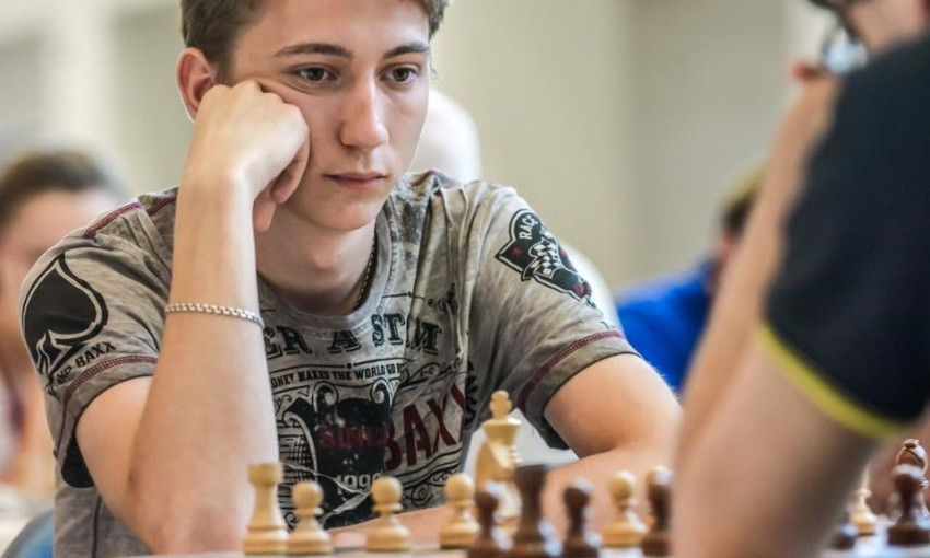 Двое известных николаевских шахматистов переехали в США и Китай