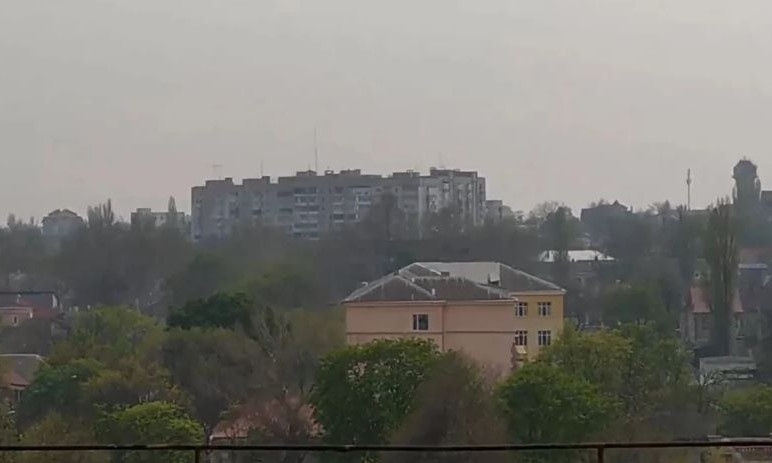 Едкая дымка над Николаевом, - жители города показали видео