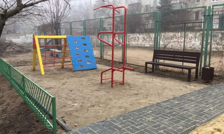 В Николаеве на ул. 8-го Марта появилась еще одна детская площадка