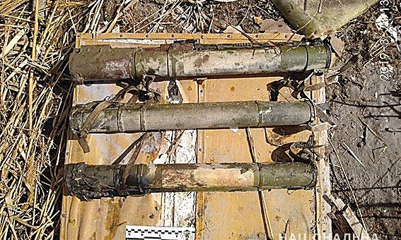 На берегу реки Ингул в камышах обнаружили три заряженных гранатомета