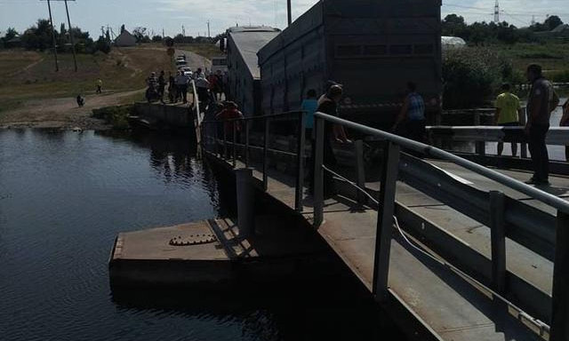На Николаевщине провалился мост под грузовиком