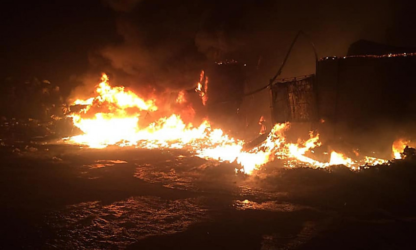На Мельничной произошло масштабное возгорание складов вторичного сырья