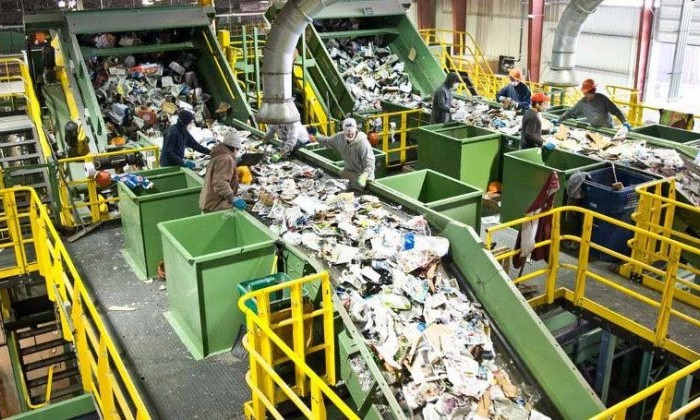Ни одного завода, зато десятки свалок – на Николаевщине пытаются решить вопрос переработки мусора