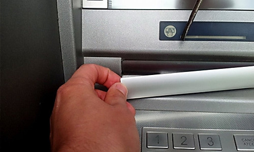 В Николаеве зафиксировали случаи мошенничества при снятии наличных с банкомата