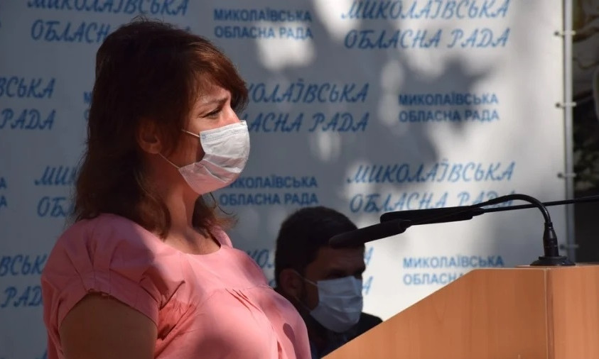 В здании школы трещина, но дети продолжают посещать занятия