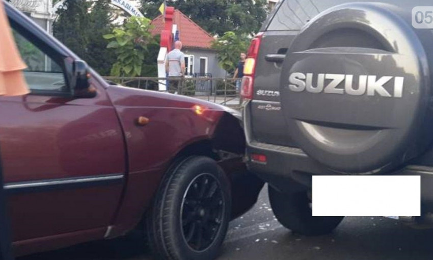 Возле остановки «Юридическая академия» автомобиль Daewoo врезался в Suzuki