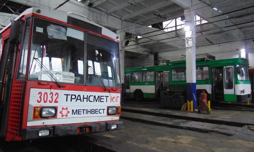 В «Николаевэлектротрансе» показали, как троллейбусы проходят техосмотр по утрам