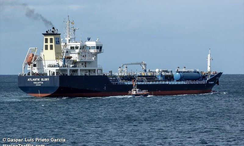 У арестованного причала «Океана» пришвартовался танкер с нефтепродуктами