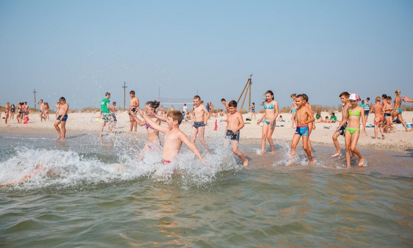 Маленькие николаевцы отправились на отдых на Черноморское побережье