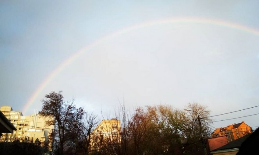 Николаевцы массово делятся фотографиями радуги над городом в соцсетях