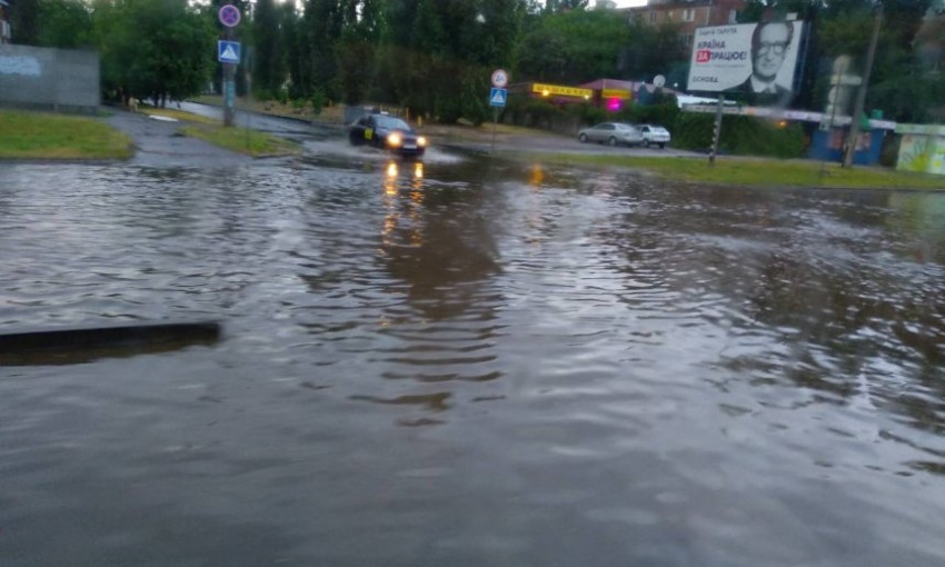 В Николаеве после второго ливня оказался затопленным Центральный проспект