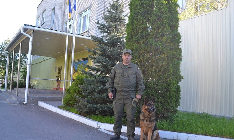 В Южноукраинске гвардеец со служебной собакой за 40 минут нашли пропавшего ребенка