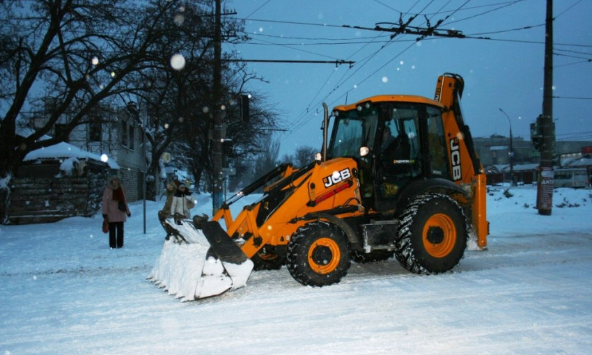 В преддверии снегопада директор «ЭЛУ автодорог» призвала николаевцев не парковать машины у обочины